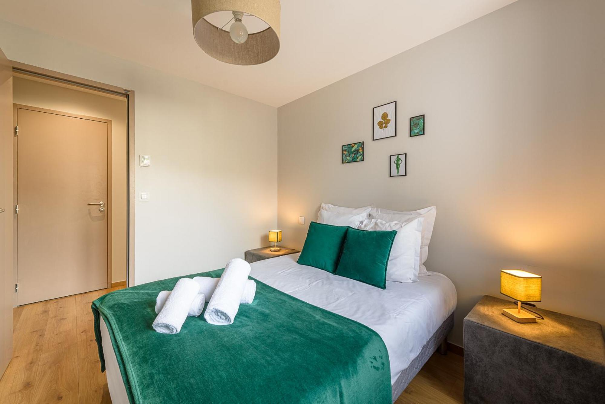 Aux Portes De L'imperial Palace, Lla Selections By Location * Annecy